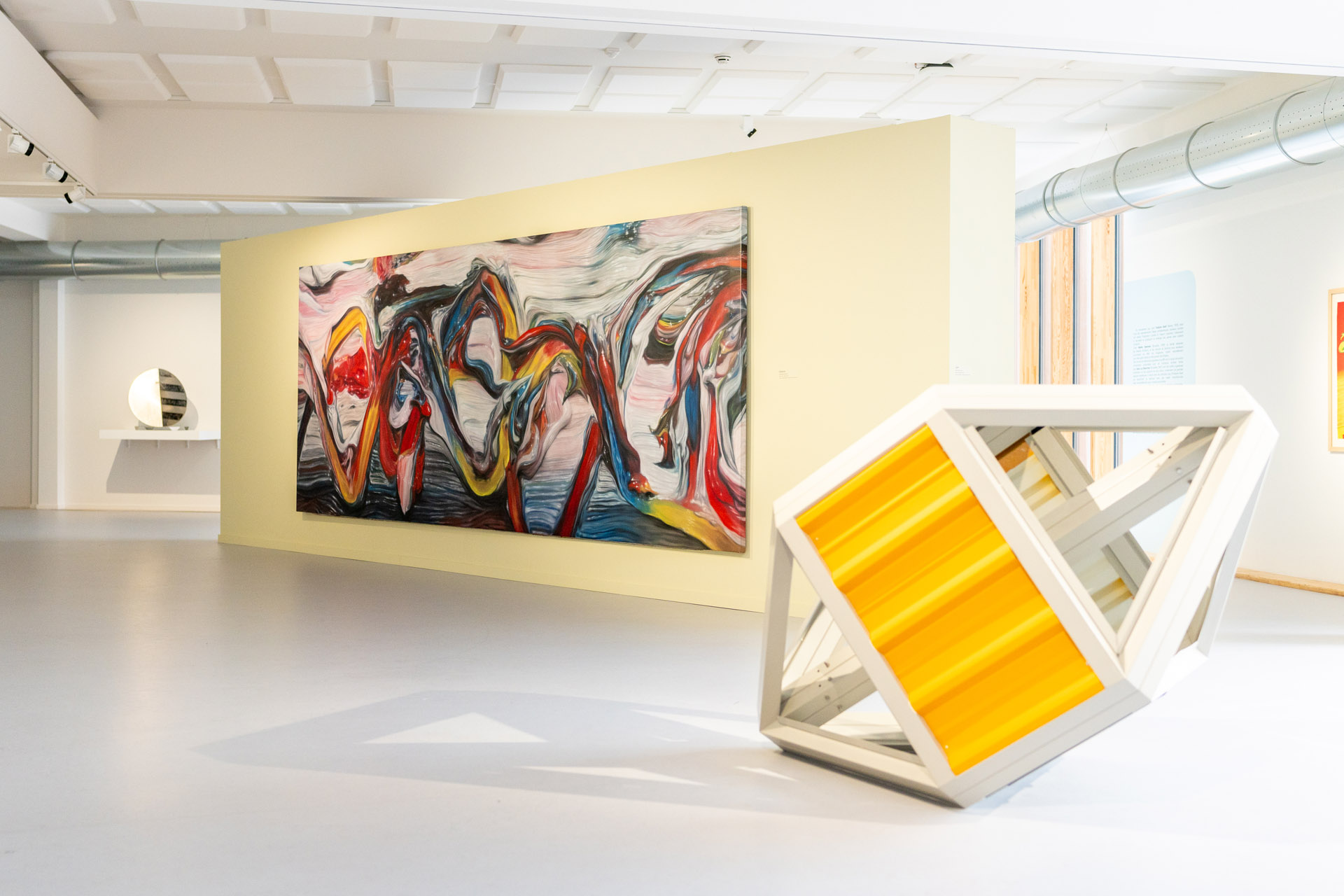 Le Delta, Namur, vue de l'exposition En Regard, dialogue entre les collections du Musée d'Ixelles et celles de la Province de Namur, 2023, (c) Sébastien Roberty, Boombartstic Art Magazine