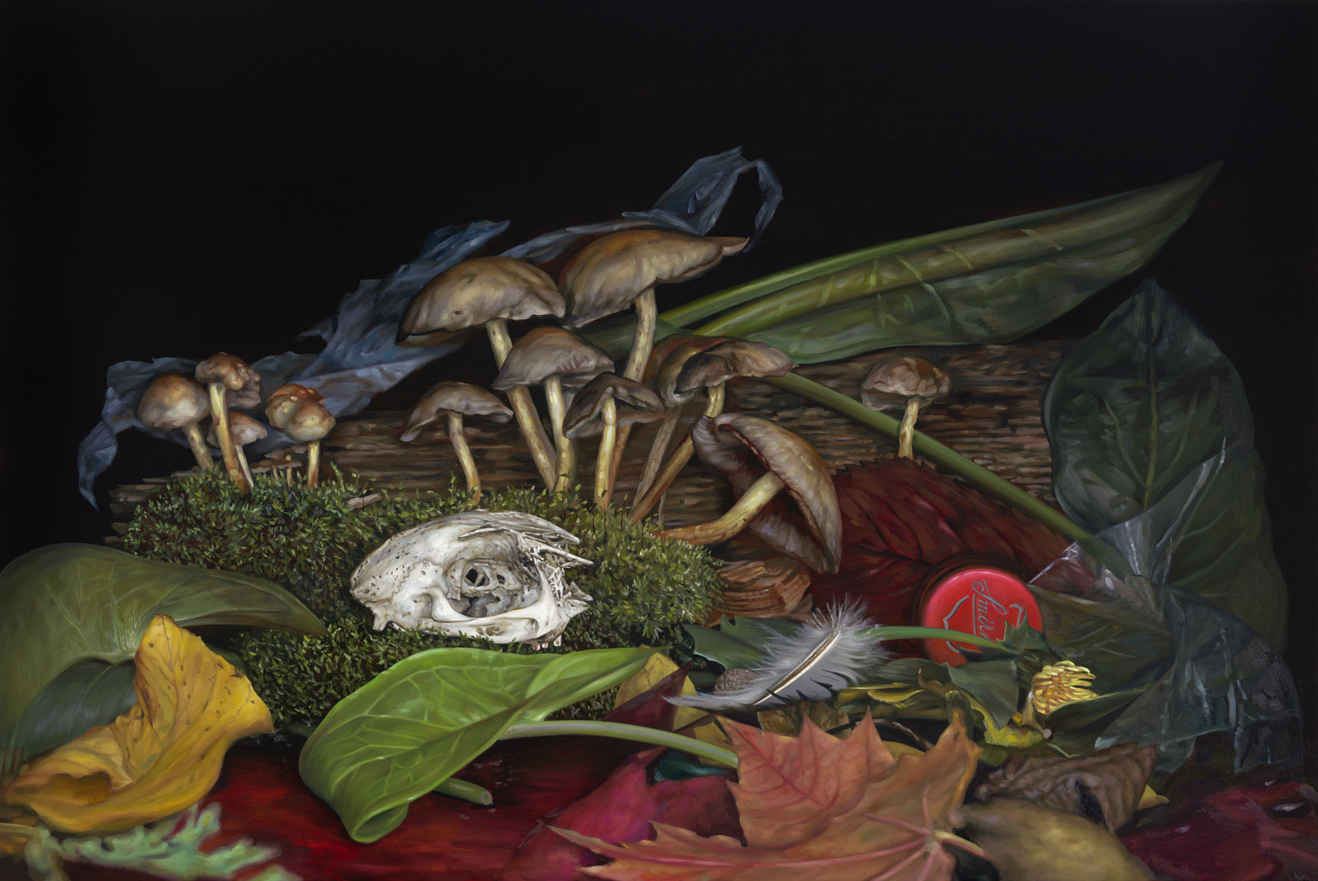 Galeries Bruxelles Septembre 2023, Cindy Wright, Light of Night, 2021, huile sur toile de lin, représente une nature morte avec champignons, feuilles mortes, mousse, crâne d'un petit animal, capsule de bouteille, Belgian Gallery, Bruxelles, Boombartstic Art Magazine