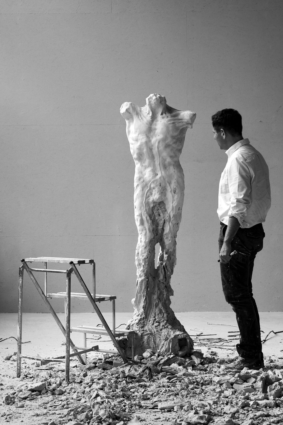 Christian Bolt, dans l'atelier, exposition De la Beauté humaine, Galerie Impulse, Lucerne, Suisse, 2023, (c) photo courtesy Galerie Impulse, Boombartstic Art Magazine