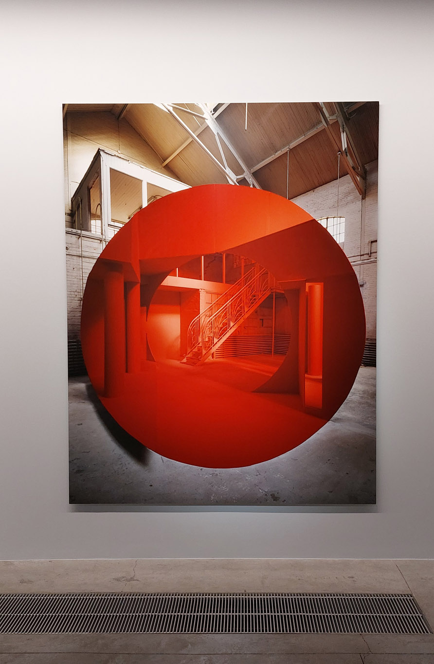 Georges Rousse, Montréal, 1997, vue de l'exposition Rising Circles, Hangar, Bruxelles, 2023, (c) Georges Rousse, (c) photo Eric Mabille, Boombartstic Art Magazine