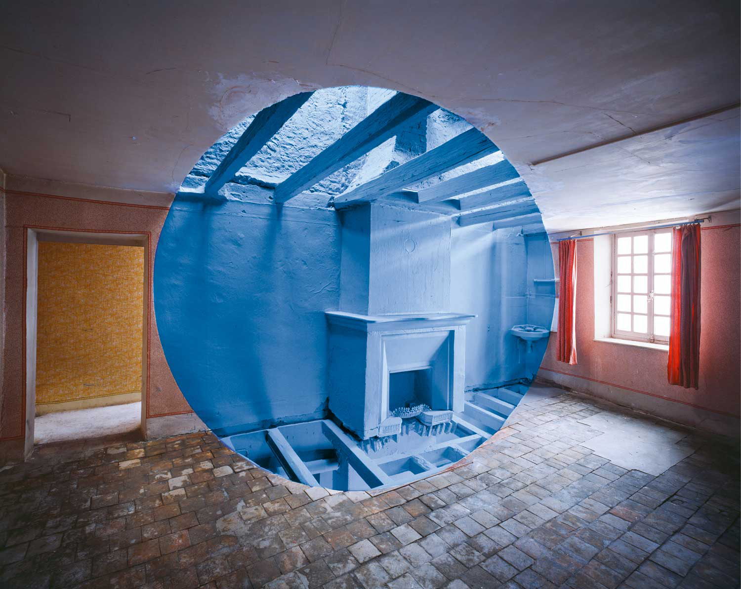 Georges Rousse, Chasse-sur-Rhône, 2010, exposition Rising Circles, Hangar, Bruxelles, 2023, (c) et (c) photo Georges Rousse, Boombartstic Art Magazine