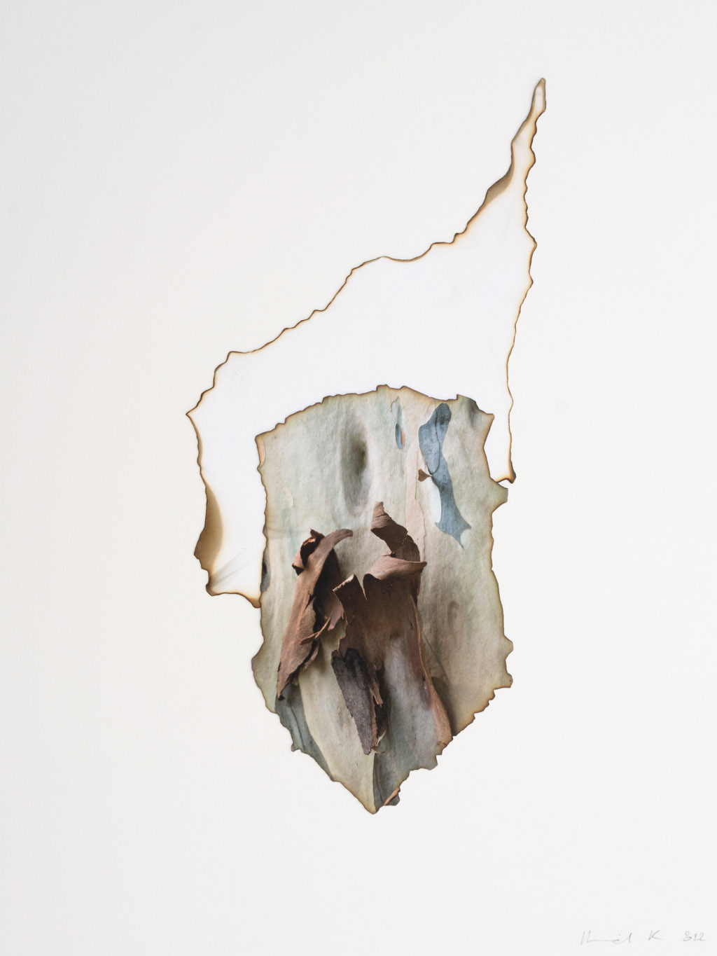 Moravid K, série This too shall pass, 2022-2023, exposition Unique, Hangar Brussels Photo Art Center, 2024, (c) et (c) photo Moravid K, Boombartstic Art Magazine