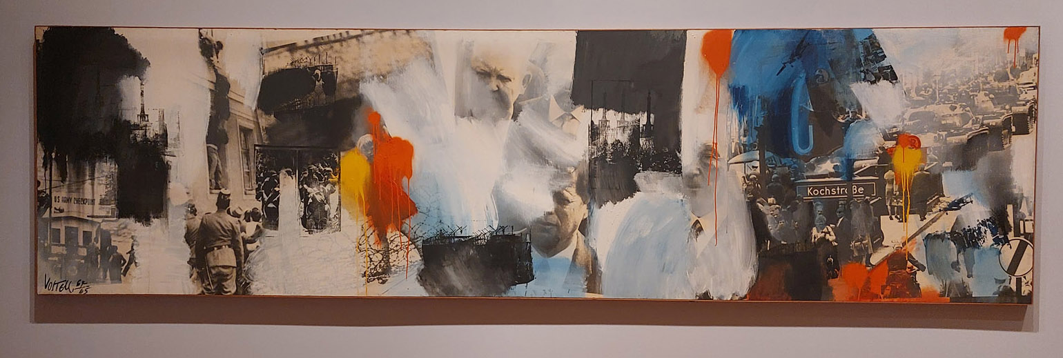 vue de l'exposition 21 x 21 die Ruhrkunstmuseen, Villa Hügel, Essen, 2025, Wolf Vostell, You are leaving the american Sector, peinture à l'aérosol sur sérigraphie sur toile photo, (c) collections Museum Folkwang, Essen, (c) photo Eric Mabille, Boombartstic Art Magazine
