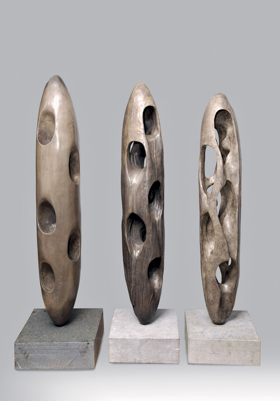 Catherine François, Mada 1, Mada 2, Mada 3, bronze, 18 x18 x 98 cm, 2007, livre Catherine François, Prisme Editions, 2021, Boombartstic Art Magazine