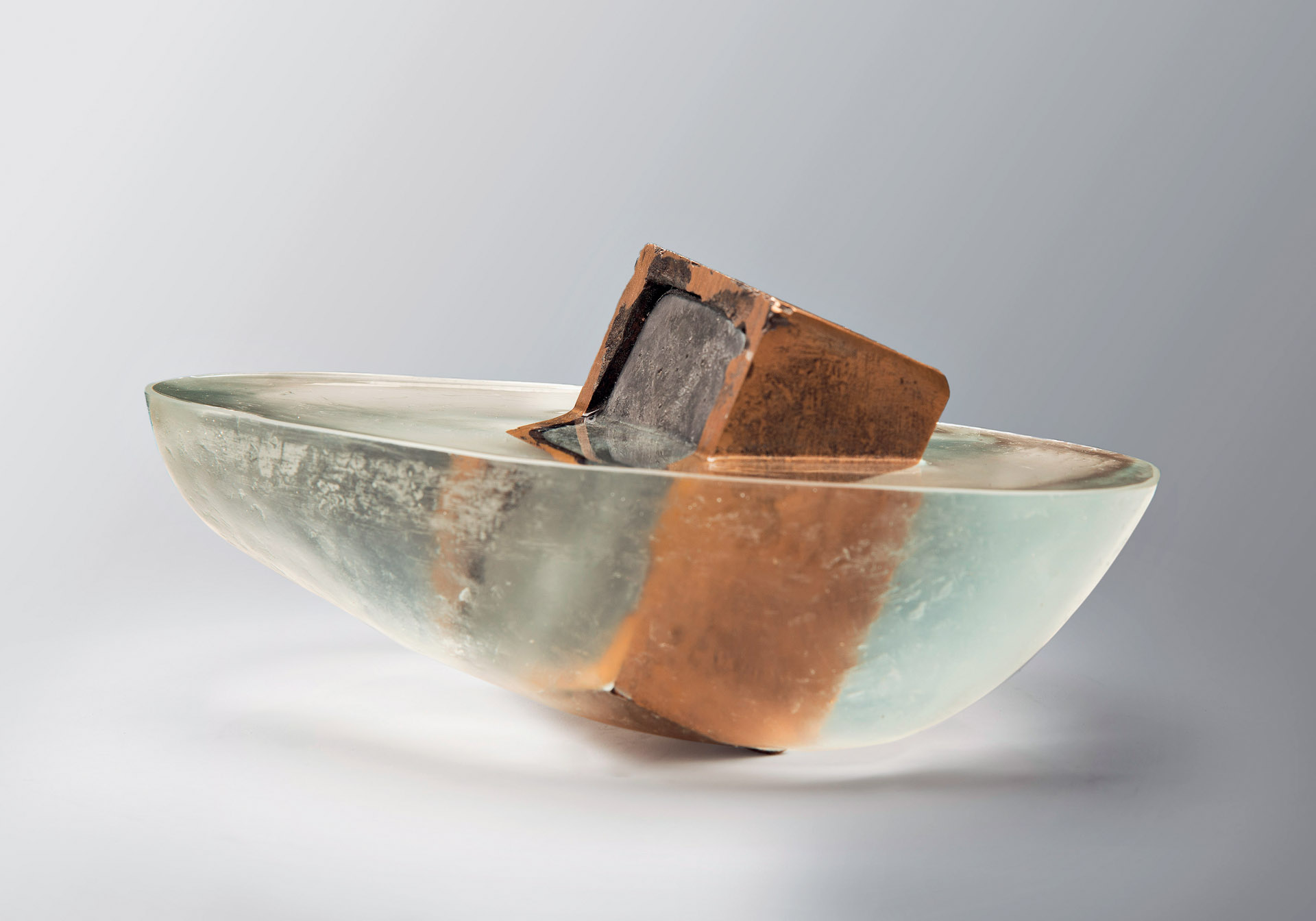 Catherine François, Screen, bronze et résine, 2019, livre Catherine François, Prisme Editions, 2021, (c) Catherine François, (c) photo Alain et Nathalie Speltdoorn, Boombartstic Art Magazine