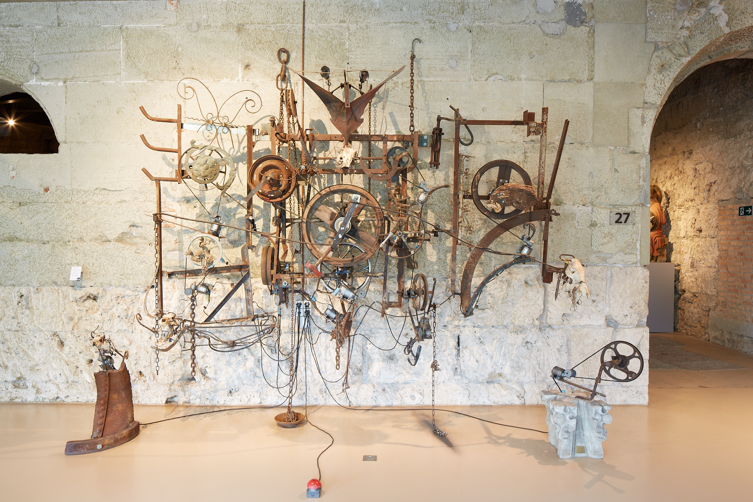 Jean Tinguely, Retable des petites Bêtes, 1989, collection du Musée d'Art et d'Histoire du Canton de Fribourg, Année Jean Tinguely 100 - Centenaire, (c) 2025, ProLitteris, Zurich , (c) photo Musée d’art et d’histoire Fribourg - Francesco Ragusa, Boombartstic Art Magazine