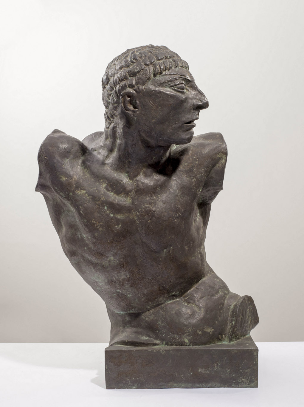 Antoine Bourdelle (1861-1929), Héraclès archer, torse,1909, bronze 92,8 x 71 x 47 cm, Paris, musée Bourdelle, exposition Rodin / Bourdelle Corps à Corps, musée La Piscine, 2025, (c) Paris Musées / Musée Bourdelle, Boombartstic Art Magazine