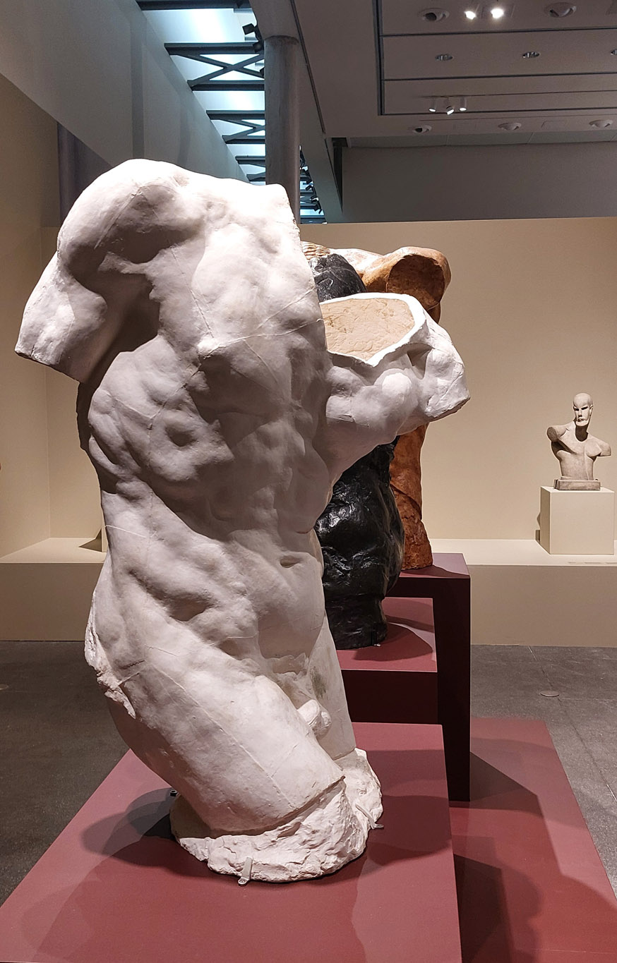 Exposition Rodin / Bourdelle Corps à Corps, vue de l'exposition, section, fragments, les torses, (c) photo Eric Mabille, Boombartstic Art Magazine