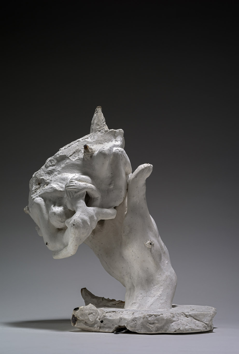 Auguste Rodin (1840-1917), La Main de Dieu, 1898, plâtre 36,5 x 33,3 x 23,2 cm, Paris, musée Rodin, exposition Rodin / Bourdelle Corps à Corps, musée La Piscine, Roubaix, 2025, (c) musée Rodin, (c) photo Christian Baraja, Boombartstic Art Magazine