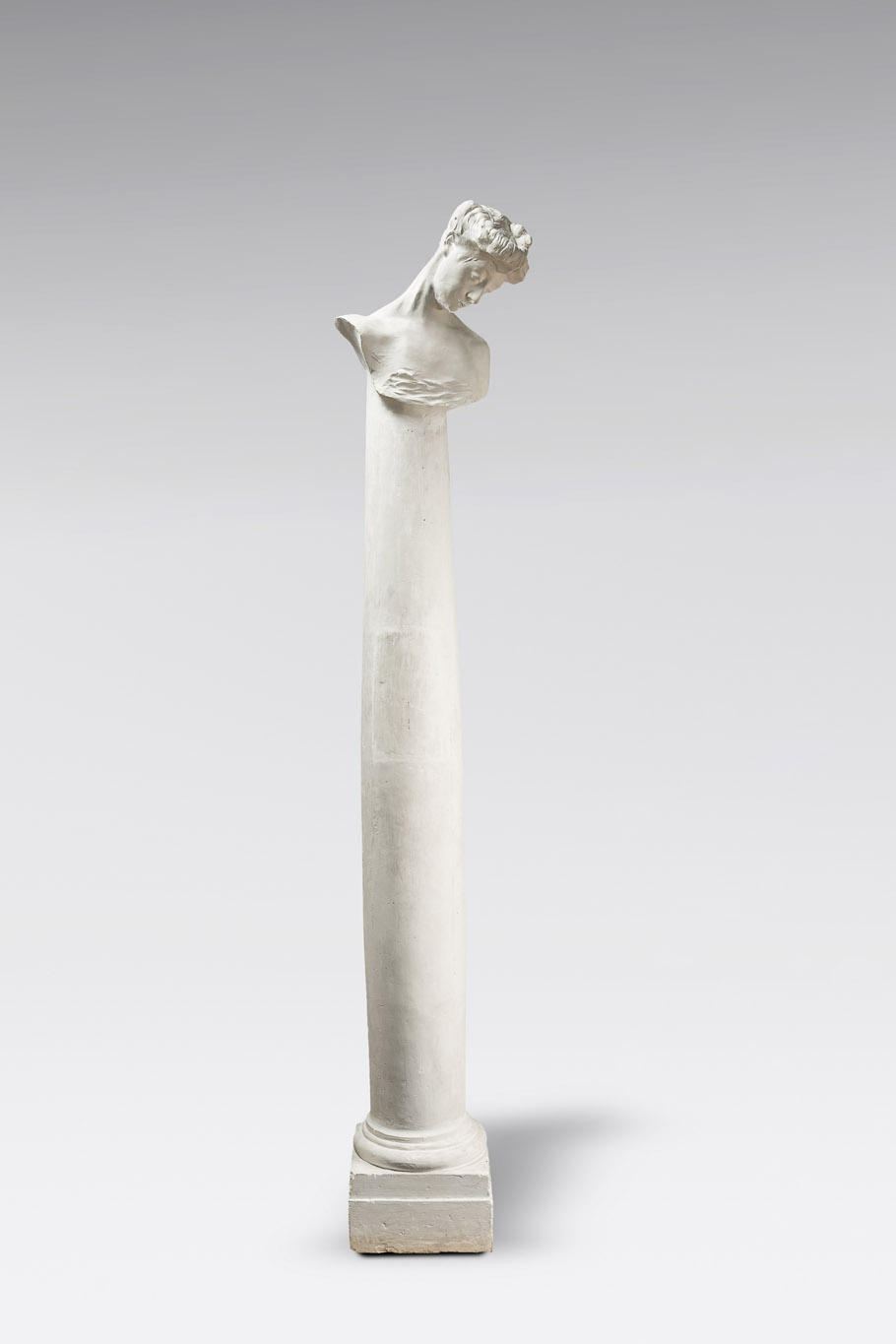 Auguste Rodin (1840-1917), Buste de Marie Fenaille, 1898, plâtre 225,5 x 43 x 33 cm, Paris, musée Rodin, exposition Rodin / Bourdelle Corps à Corps, musée La Piscine, Roubaix, 2025, (c) agence photographique du musée Rodin - Pauline Hisbacq, Boombartstic Art Magazine