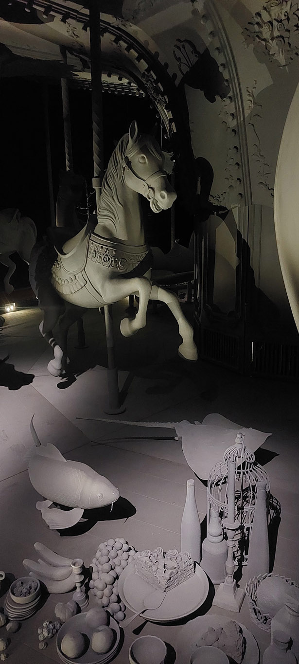 Hans op de Beeck, Danse macabre, détail, 2021, installation sculpturale mixed media, 950 x 950 x 650 cm, vue de l'exposition Nocturnal Journey, KMSKA, Anvers, 2025, (c) Hans op de Beeck, (c) photo Eric Mabille, Boombartstic Art Magazine