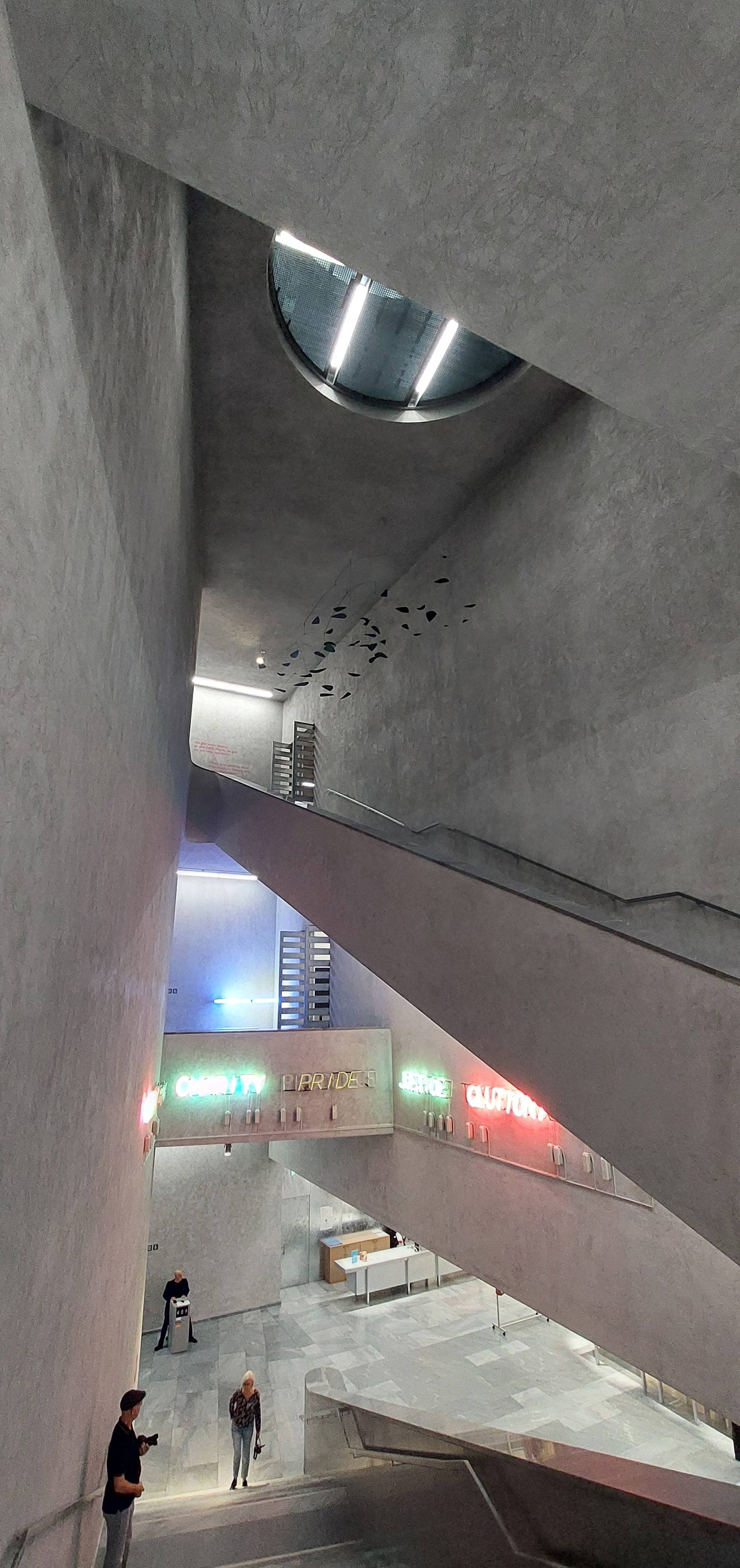Kunstmuseum, Bâle, vue du hall intérieur, (c) Eric Mabille, Boombartstic Art Magazine