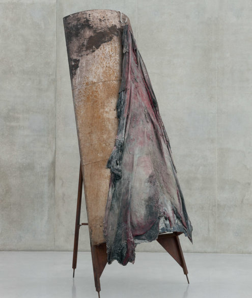Berlinde De Bruyckere, Penthesilea, 2014–2015, cire, aluminium, fer, époxy, collection privée, exposition Khorós, BOZAR, Bruxelles, 2025, (c) courtesy Hauser & Wirth Collection Services, (c) photo Mirjam Devriendt, Boombartstic Art Magazine