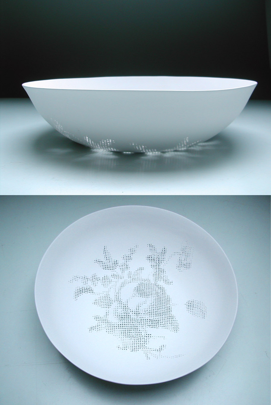 Lucile Soufflet, Plat à la Rose creuse, 2004, porcelaine ajourée, série limitée 3 exemplaires, commande du Musée Royal de Mariemont, collection permanente du musée, exposition Common Grounds, CID, site du Grand-Hornu, 2025, (c) Lucile Soufflet, courtesy Musée Royal de Mariemont, Boombartstic Art Magazine