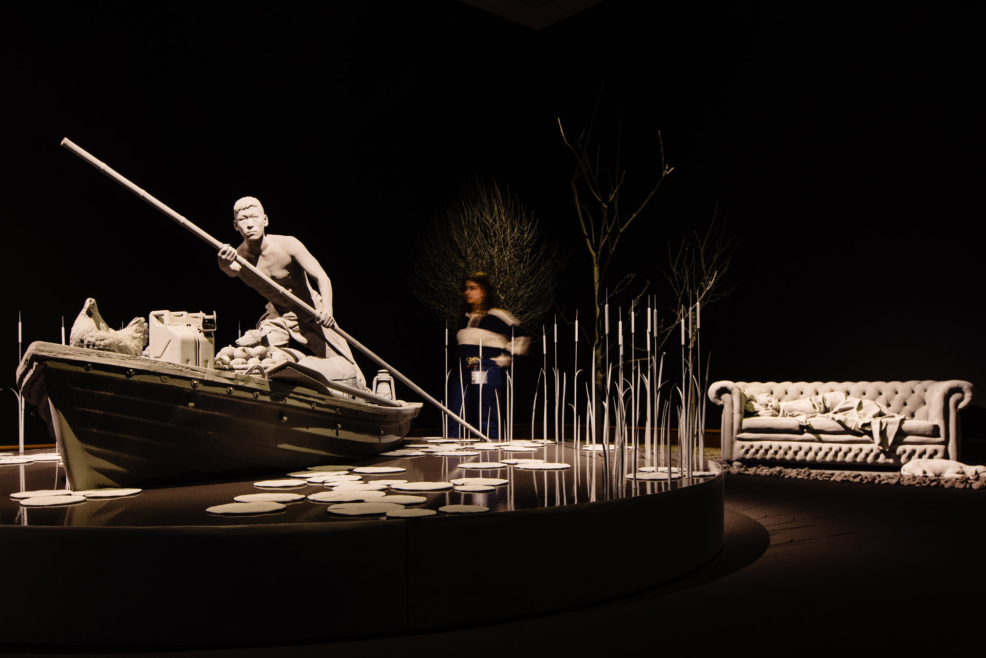 Hans op de Beeck, The Boatman, sculpture mixed media, 400 x 400 x 180 cm, exposition Nocturnal Journey, KMSKA, Anvers, 2025, (c) Hans op de Beeck, (c) photo Sanne De Block Photography, Boombartstic Art Magazine