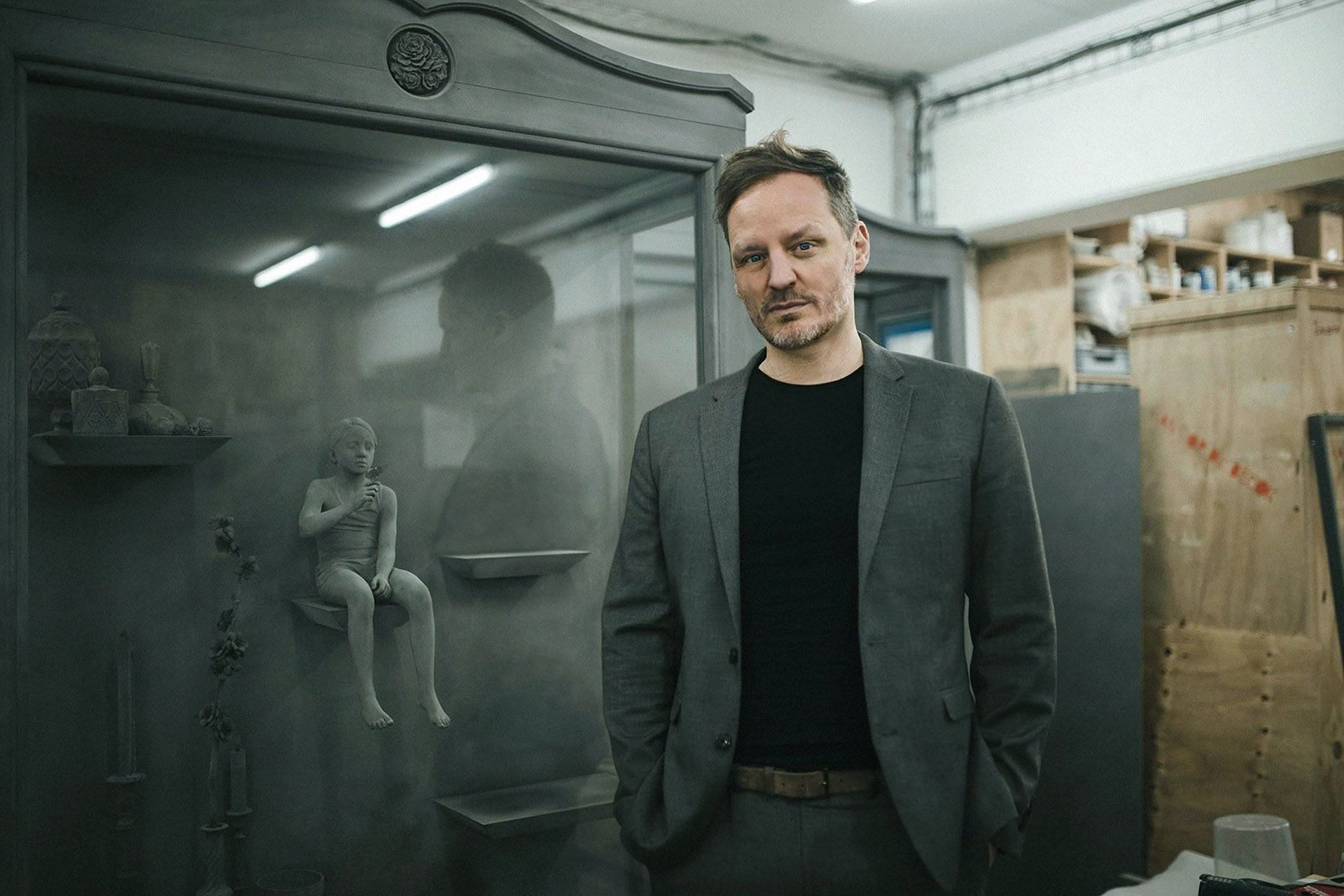 Hans op de Beeck, portrait, (c) Studio Hans op de Beeck, exposition Hans op de Beeck, Nocturnal Journey, KMSKA, Anvers, 2025, Boombartstic Art Magazine