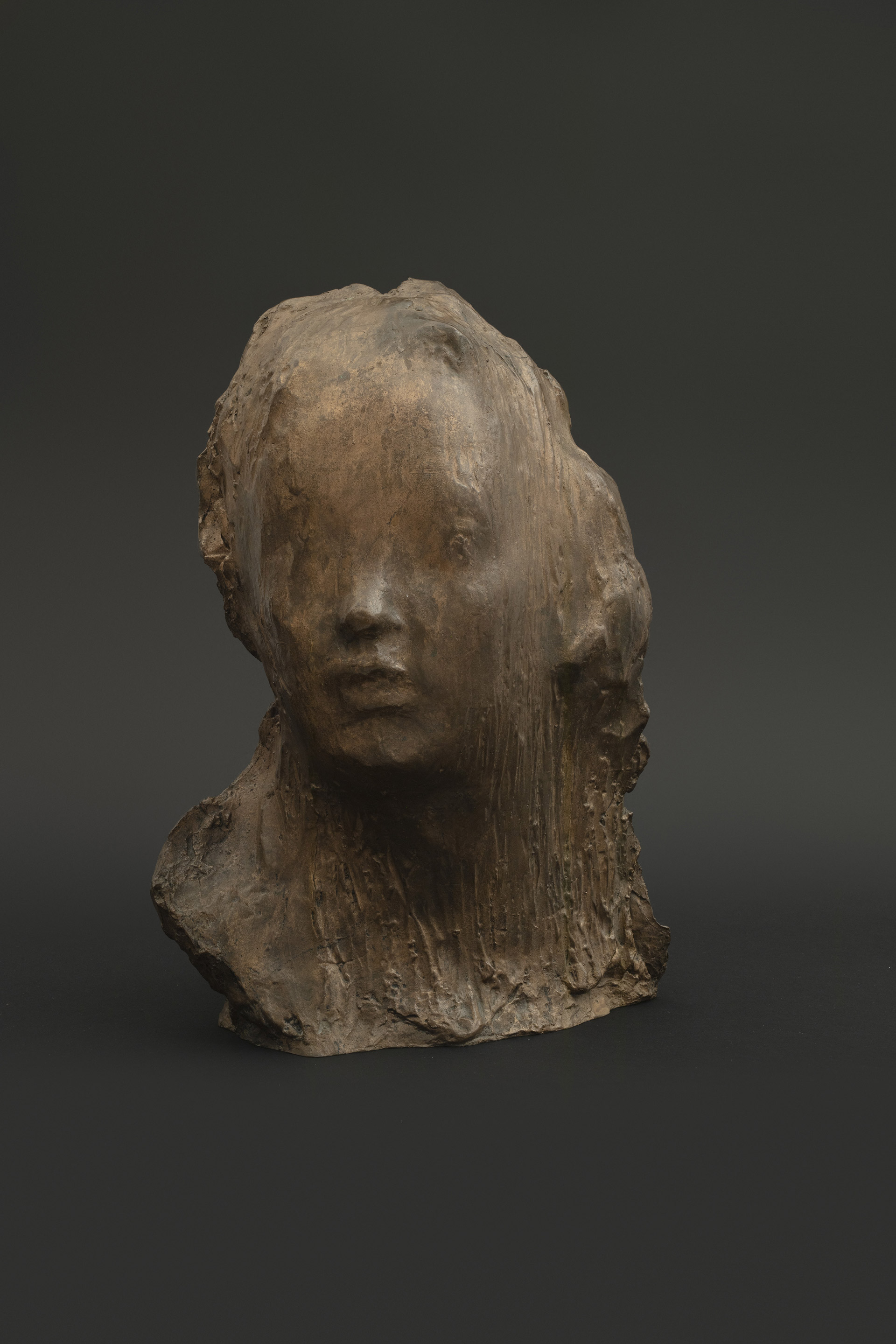 Medardo Rosso, Ecce Puer, 1906, 1960 (moulage), bronze, 45 x 33 x 29 cm , 10,4 kg, N°86101, (c) MumoK – Museum moderner Kunst Stiftung Ludwig, Vienne, acquis en 1964, exposition Medardo Rosso, l'invention de la sculpture moderne, Kunstmuseum, Bâle, 2025, (c) photo MumoK - Markus Wörgötter, Boombartstic Art Magazine