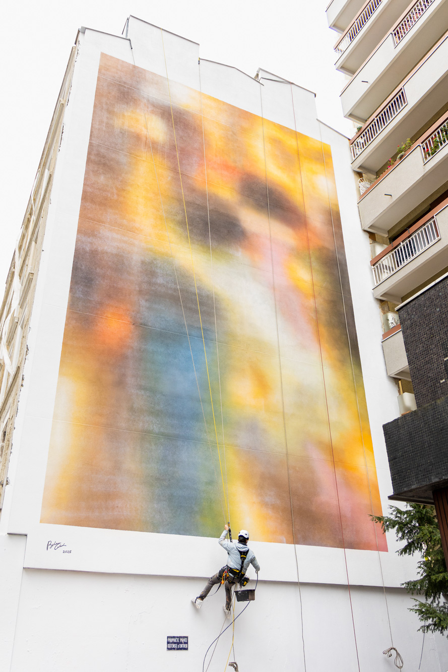 Léa Belooussovitch, fresque commémorative 'Paris, France, vendredi, 13 novembre 2015', work in progress, (c) Ville de Paris, (c) photo Guillaume Bontemps, Boombartstic Art Magazine
