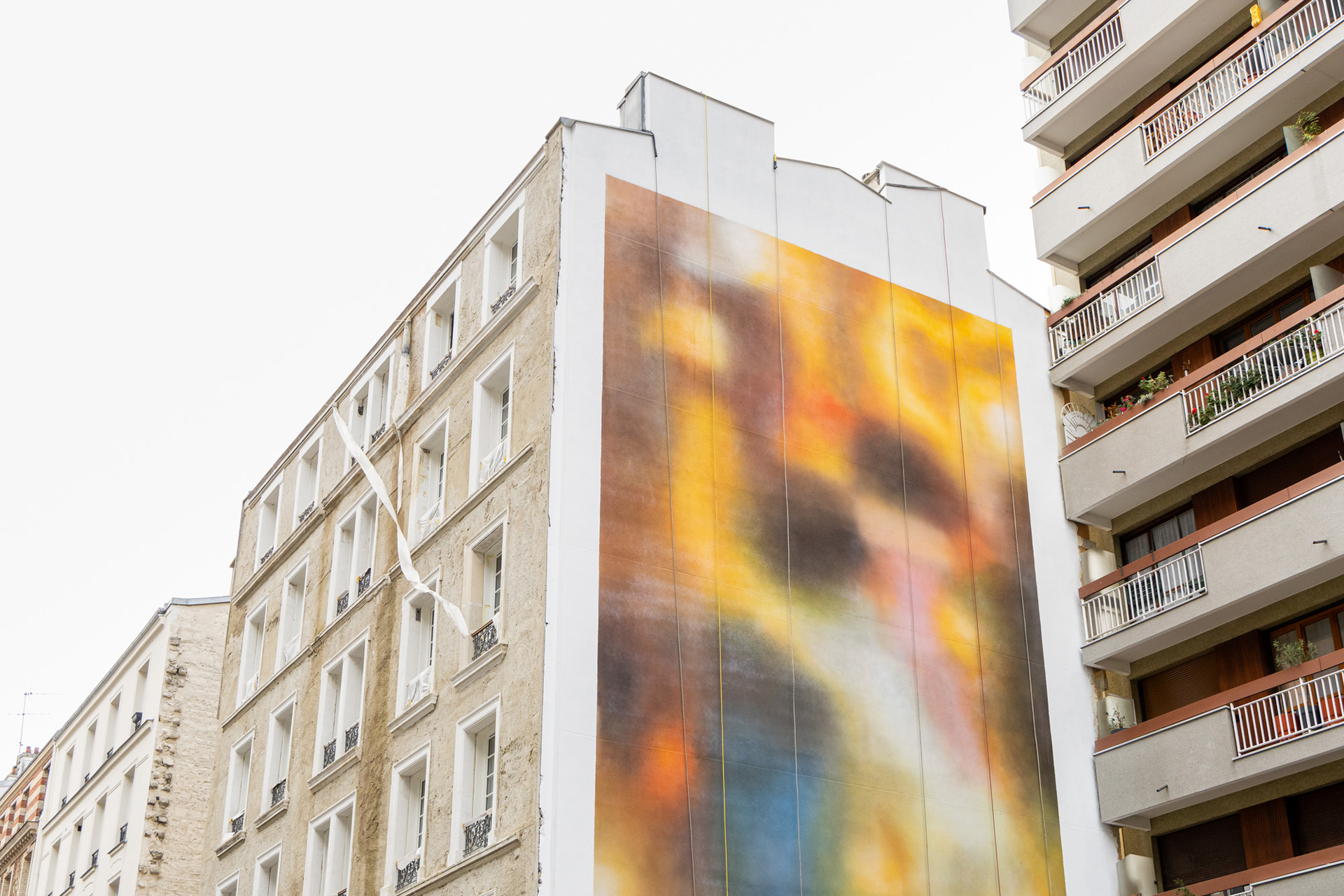 Léa Belooussovitch, fresque commémorative des attentats 'Paris, France, vendredi, 13 novembre 2015', work in progress, (c) Ville de Paris, (c) photo Guillaume Bontemps, Boombartstic Art Magazine