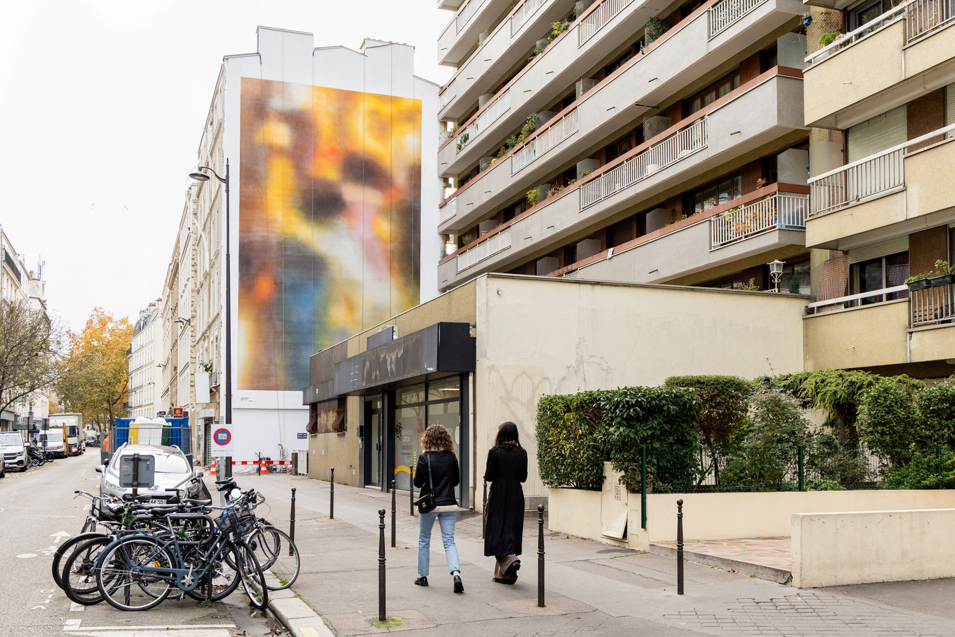 Léa Belooussovitch, fresque commémorative des attentats 'Paris, France, vendredi, 13 novembre 2015', work in progress, (c) Ville de Paris, (c) photo Guillaume Bontemps, Boombartstic Art Magazine