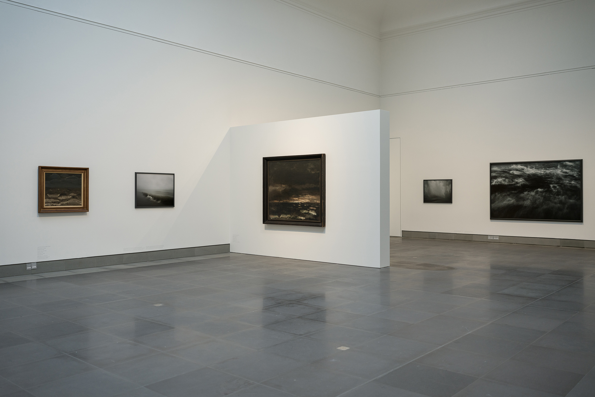 Stephan Vanfleteren, Transcripts of a Sea, vue de l'exposition, MSK Gand, 2025, (c) Martin Corlazzoli, Boombartstic Art Magazine