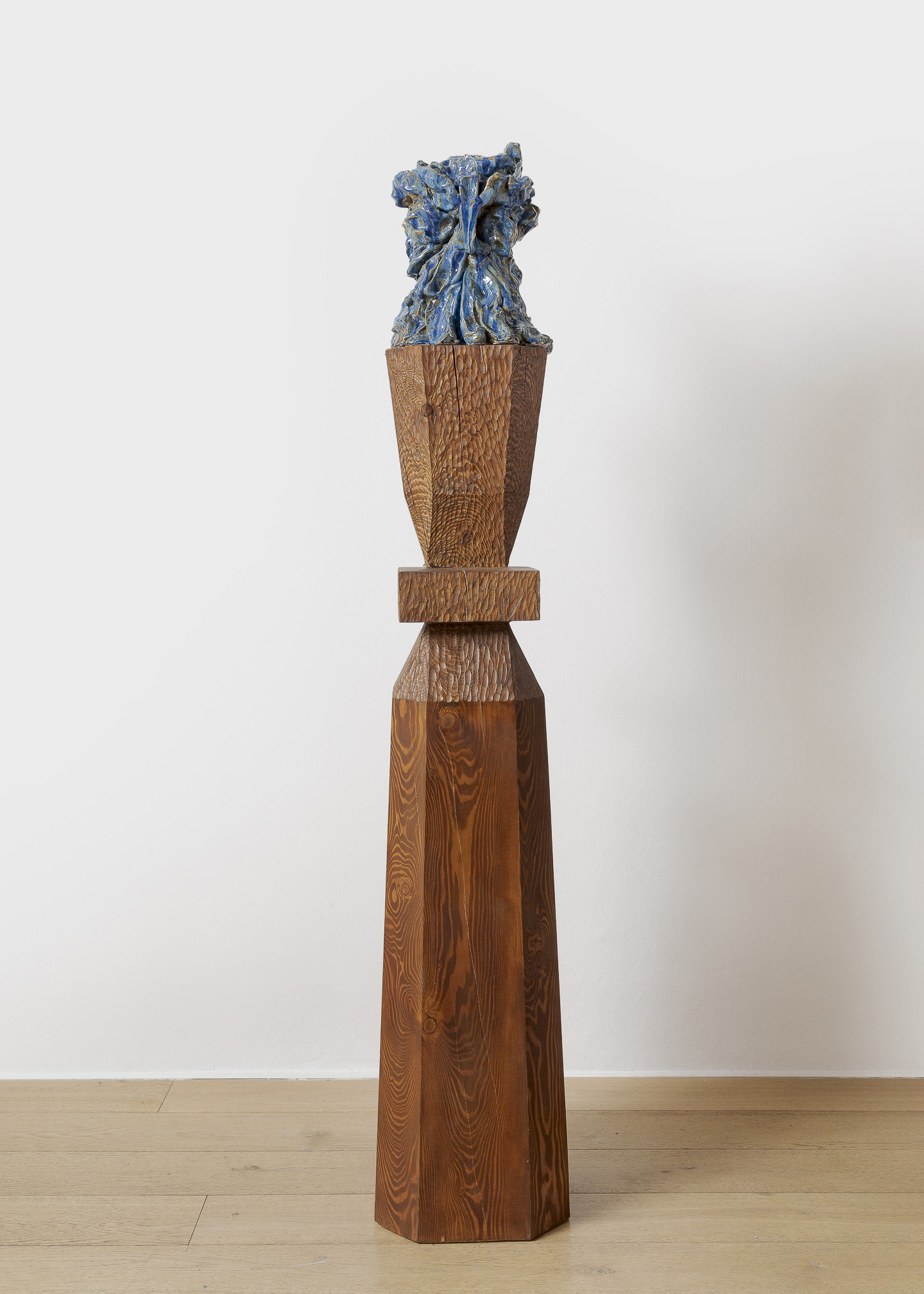 Ceramic Brussels 2026, galerie Secci, Kevin Francis, Gray 131, (c) photo courtesy Galerie Secci, Boombartstic Art Magazine