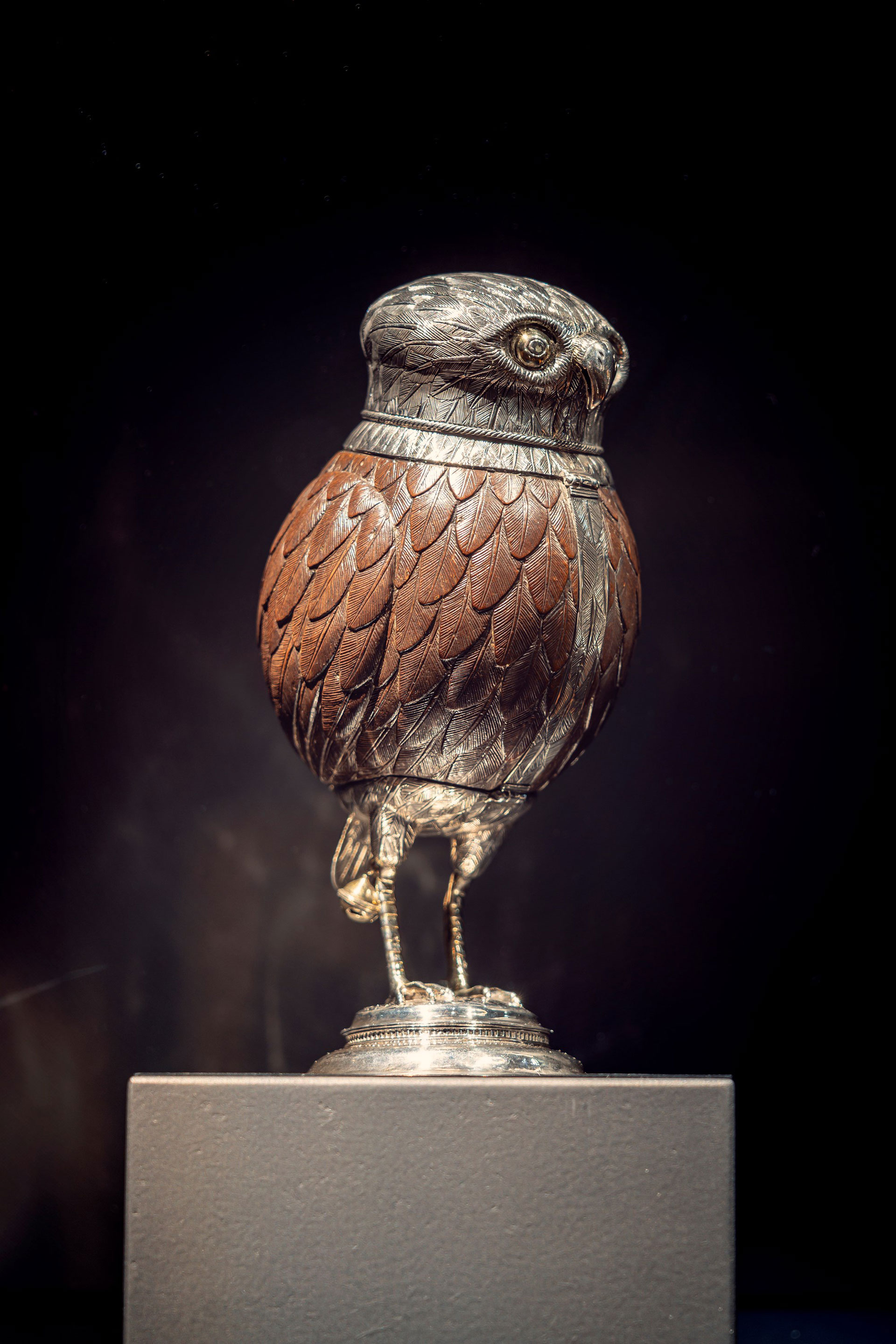 BRAFA 2026, Fondation Roi Baudouin, Chouette au poinçon d’Anvers, 1548-1549, Noix de coco, argent et argent doré, H 17 cm, Collection Fondation Roi Baudouin, Acquisition de la Fondation Roi Baudouin en 2002, en dépôt au DIVA – Musée des bijoux, de l’orfèvrerie et du diamant, Anvers, (c) Museum aan de Stroom, Boombartstic Art Magazine