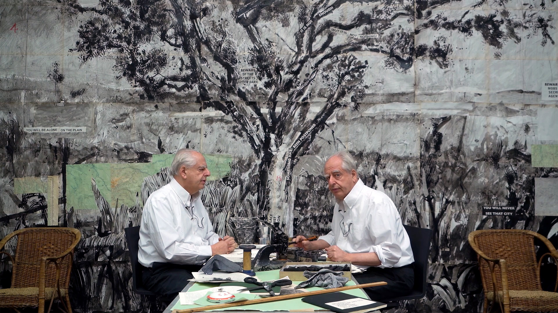 William Kentridge, Self-Portrait as a Coffee-Pot, 2024, Image tirée de l'épisode 4, Finding One's Fate (Trouver son destin), exposition Listen to the Echo, Museum Folkwang, Essen, Allemagne, 2025, (c) William Kentridge, 2025, (c) photo courtesy Kentridge Studio, Boombartstic Art Magazine