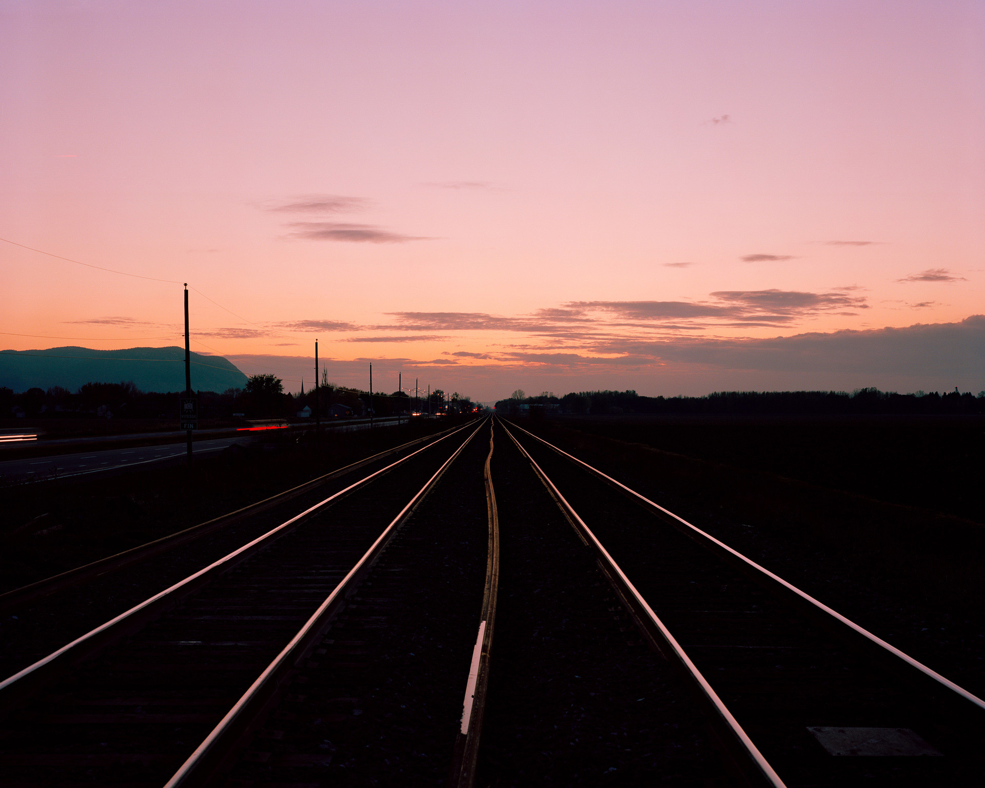 Philippe Braquenier, Road, Telegraph Poles, Railway Lines, Horizon and vanishing Point, 2018, exposition Earth Not a Globe, Espace Contretype, Bruxelles, 2026, (c) Philippe Braquenier, Boombartstic Art Magazine
