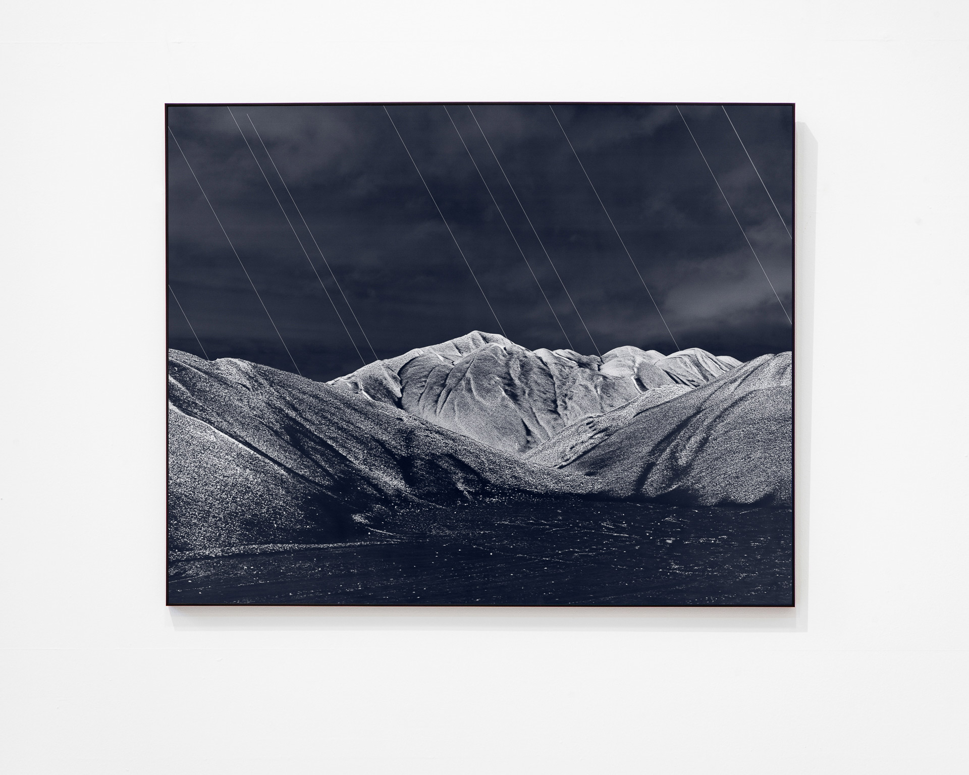 Philippe Braquenier, Star Trails 20° North, 2018, exposition Earth Not a Globe, Espace Contretype, Bruxelles, 2026, (c) Philippe Braquenier, Boombartstic Art Magazine