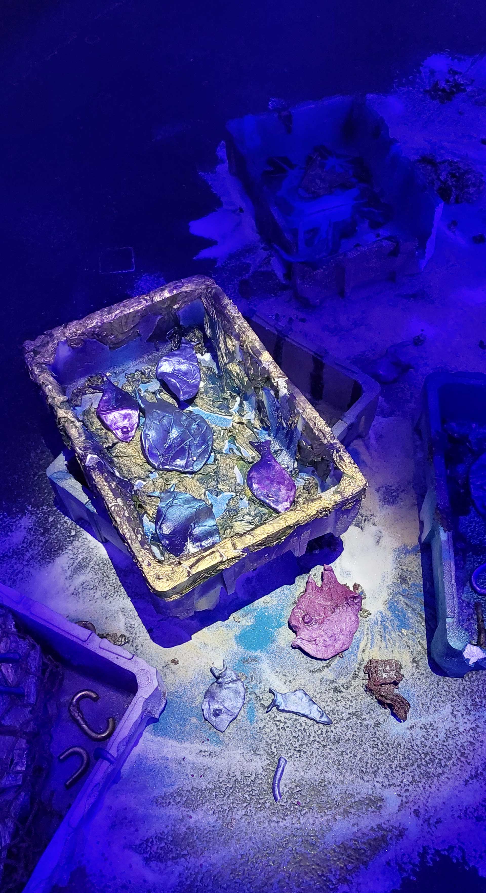 Louisa Marajo, vue de l'exposition La Solidarité des Destins - restitution de résidence au Grau du Roi, CRAC Occitanie, Sète, France, 2026, (c) courtesy Louisa Marajo, (c) photo Eric Mabille, Boombartstic Art Magazine