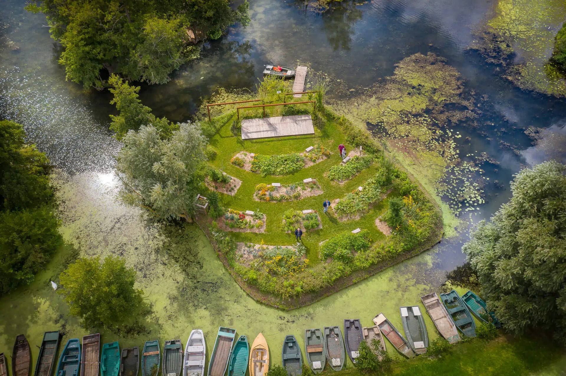 Les Hortillonnages, Festival international de jardins, Stéphane Larcin- Baptiste Demeulemeester, Amiens, France, 2019, (c) Art & Jardins Hauts-de-France, (c) photo Yann Monel, agenda avril 2026, Paysages & Jardins, Boombartstic Art Magazine
