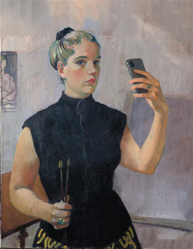 Lucienne Vandervinnen, Autoportrait, 1953, collection communale de Schaerbeek, modiﬁée par l’IA, design: signelazer.com, exposition collective Je Suis Là, ULB Bruxelles, Espace Vanderborght, (c) Lucienne Vandervinnen, Agenda Boombartstic mai 2026 - Fais-toi belle | Fais-toi beau, Boombartstic Art Magazine