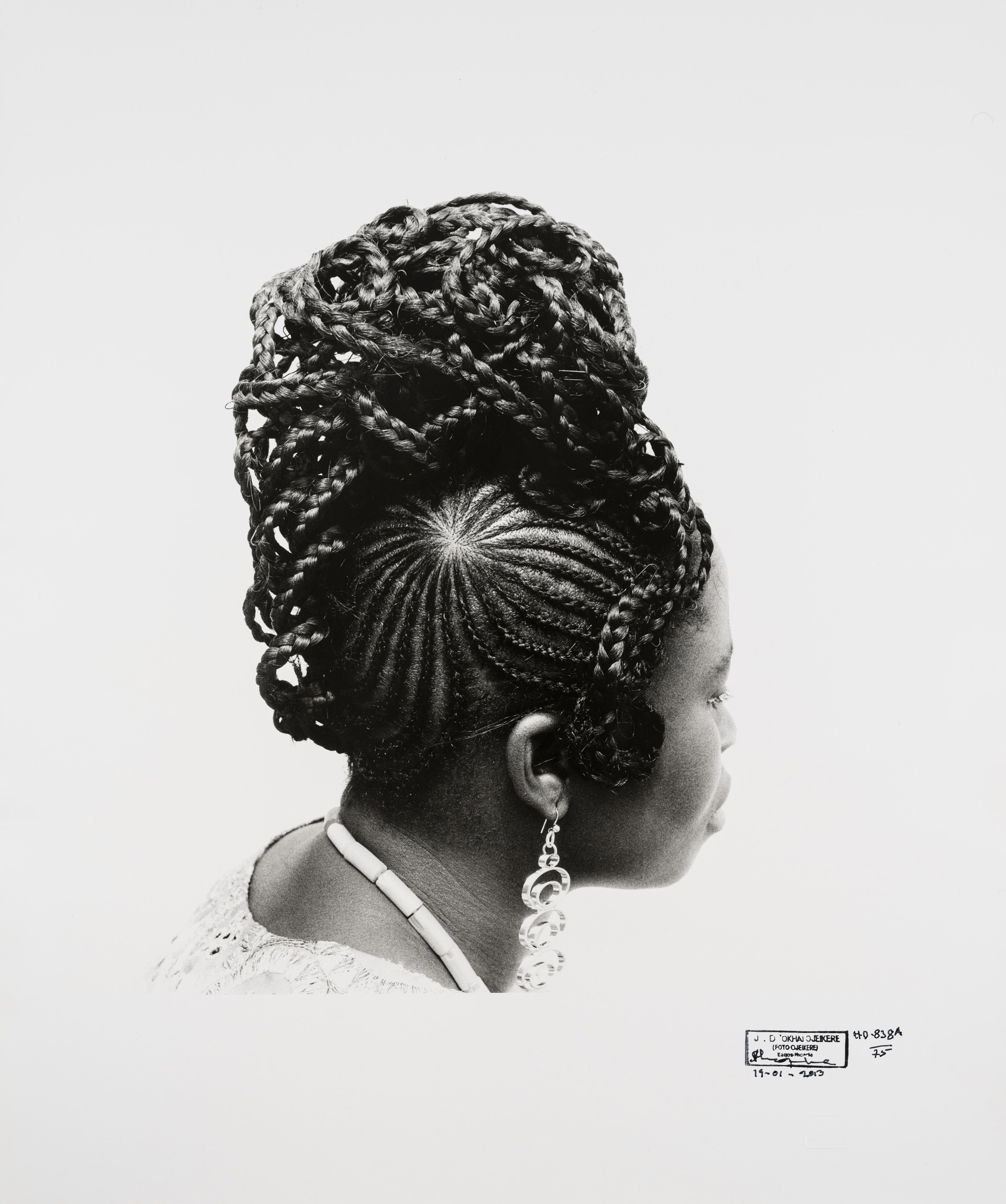J.D. ‘Okhai Oijekere, Abebe, de la série Hairstyles, 1975, exposition Picture Perfect, BOZAR, Bruxelles, 2026, Courtesy Galerie MAGNIN-A, Paris, Boombartstic Art Magazine