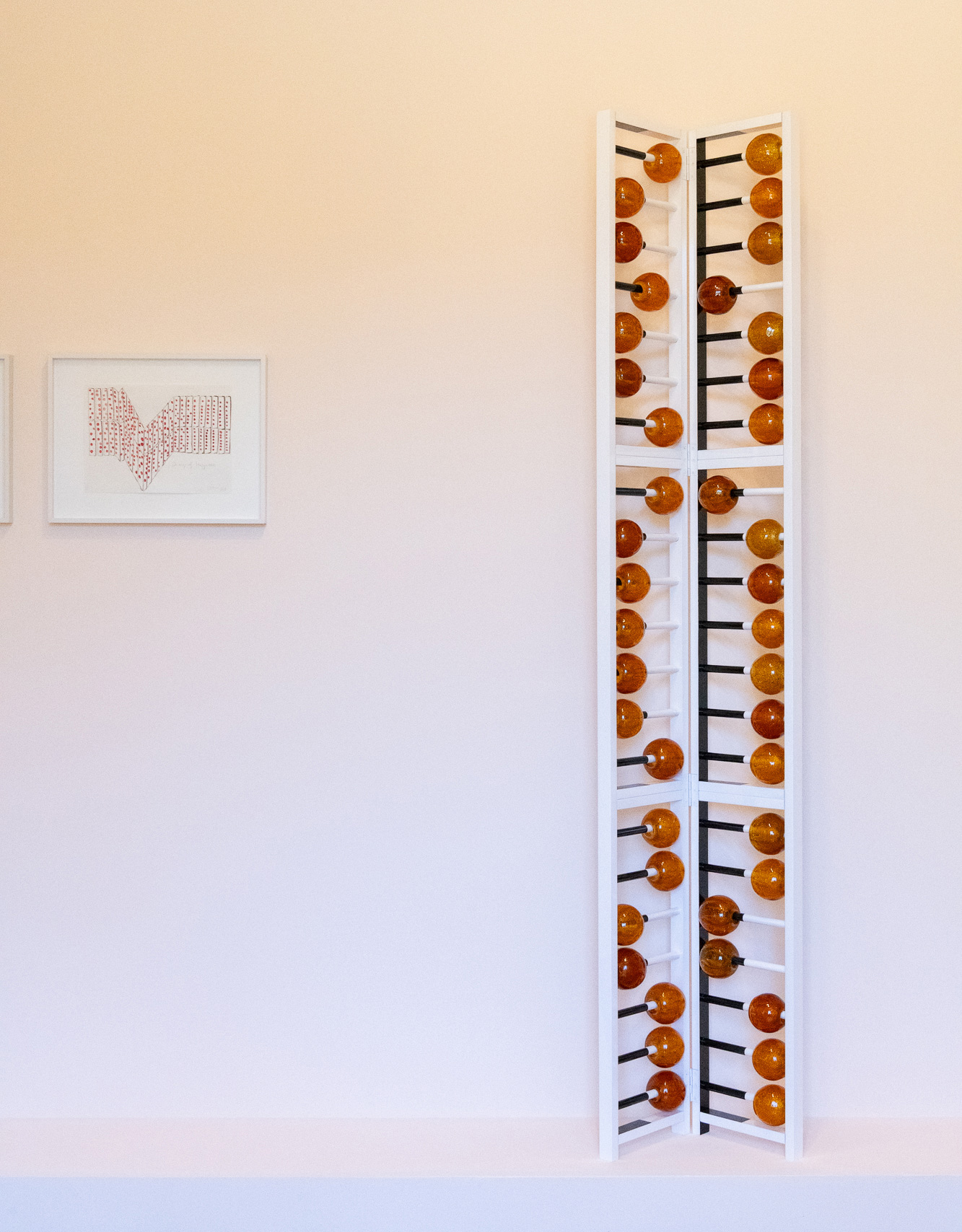 Jean-Michel Othoniel, Diary of Happiness , 2008 - 2026, Verre de Murano ambre, bois, exposition Diary of Happiness, Fondation Boghossian - Villa Empain, 2026, (c) Othoniel Studio_Jean-Philippe Robin, Boombartstic Art Magazine