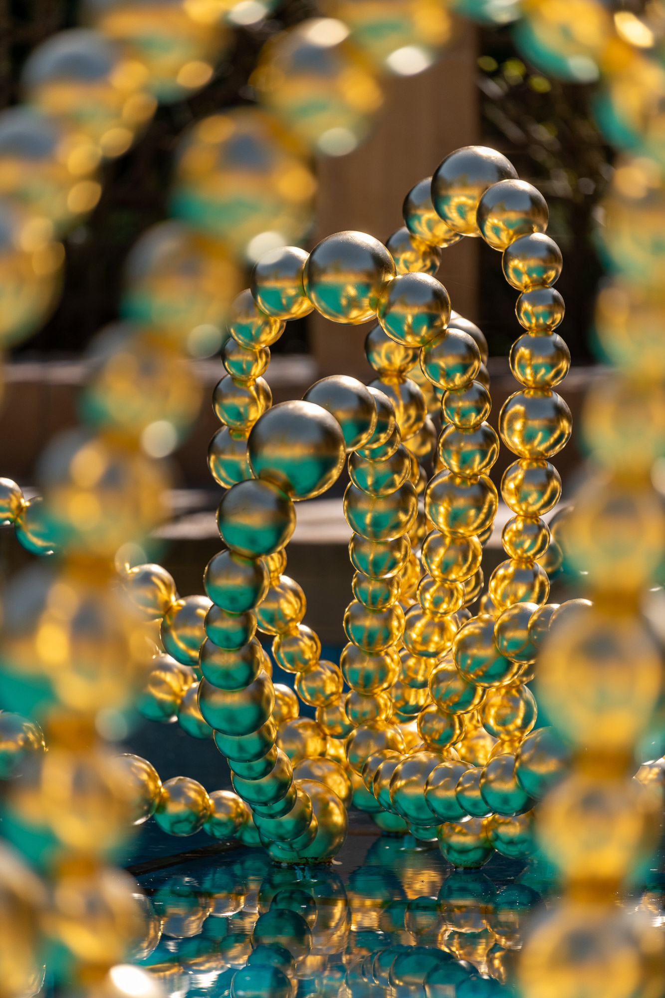 Jean-Michel Othoniel, Gold Lotus , 2022, Inox, feuille d’or, exposition Diary of Happiness, Fondation Boghossian - Villa Empain, 2026, (c) Othoniel Studio_Jean-Philippe Robin, Boombartstic Art Magazine