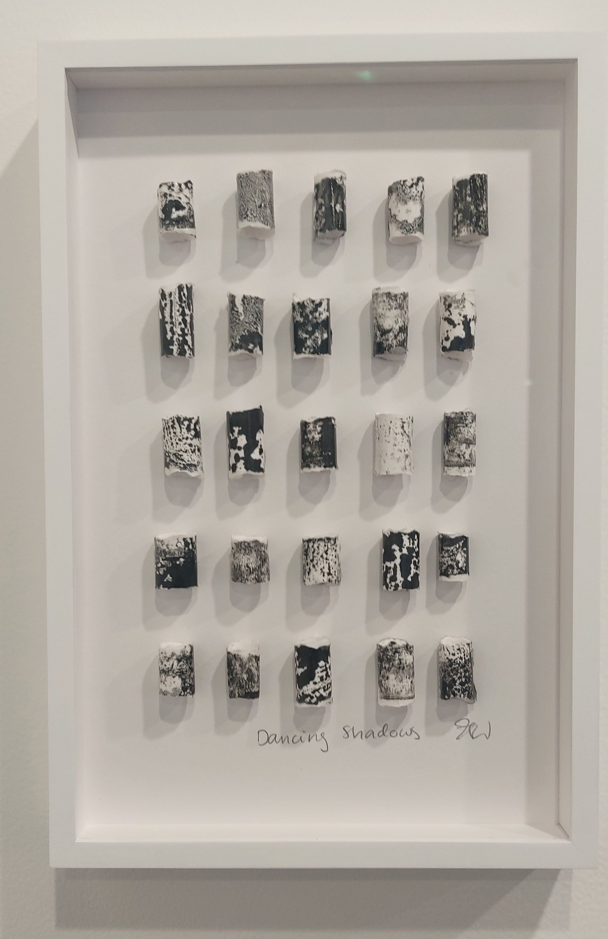 Hanne Winkler, Dancing Shadows, Exit Art, Amsterdam (NL), ArtOnPaper 2026, Bruxelles, (c) courtesy the gallery, (c) photo Eric Mabille, Boombartstic Art Magazine